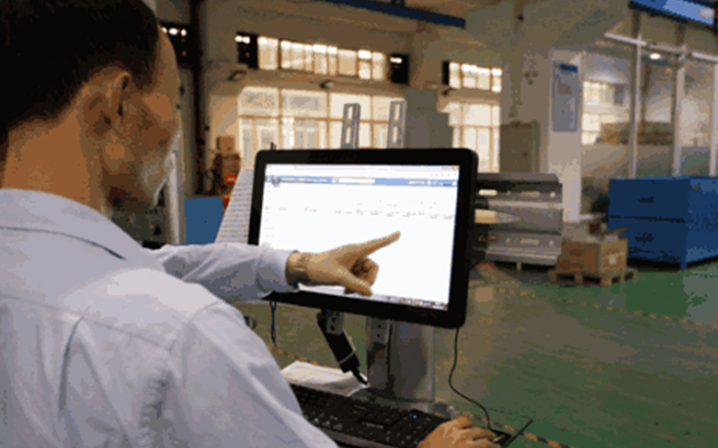 ���λ�j9�����족��������·��